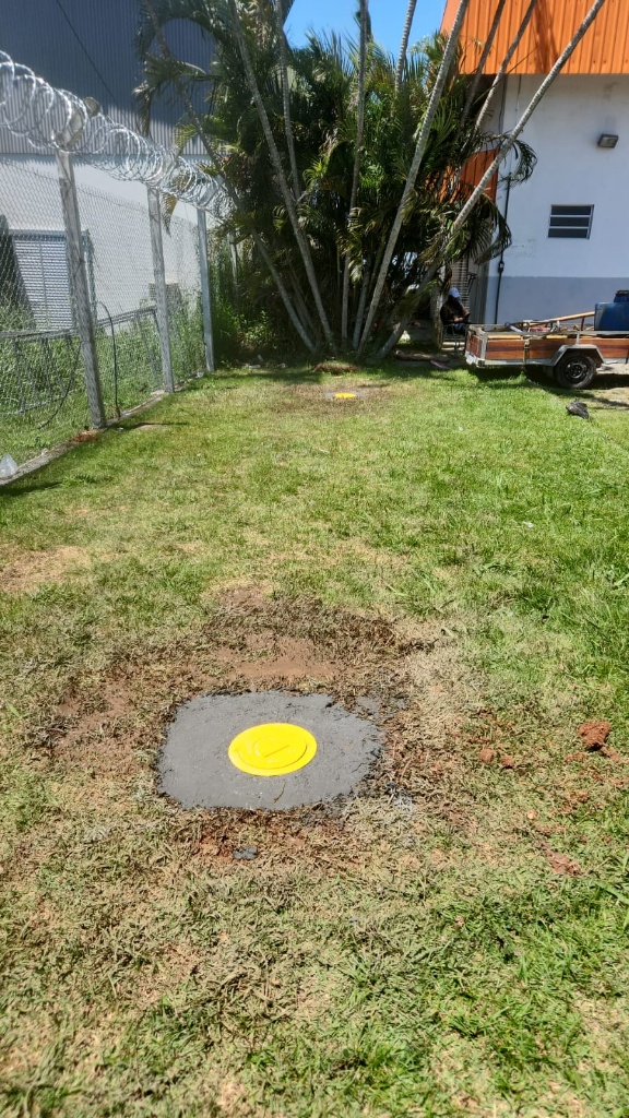Poço de monitoramento de água finalizado e tampado em Florianópolis